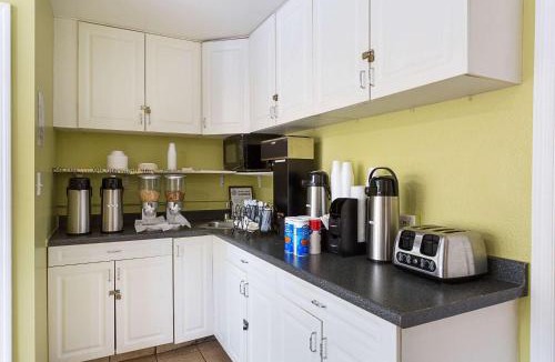 New Castle Hotel | Parkway Inn of Birmingham