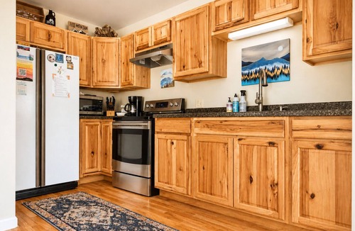 Laurel Springs Apartment | Parkway Paradise Cozy Retreat Blue Ridge Parkway Family & Pet Friendly
