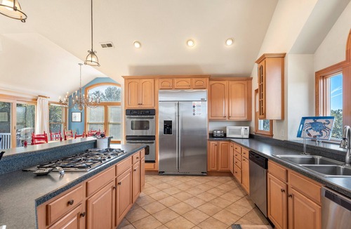 Corolla House | Parrothead Manor: Private Pool, Hot Tub, Elevator