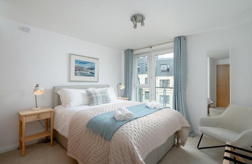 Tollcross Apartment | Pass the Keys Spacious Bright Modern Edinburgh City Flat