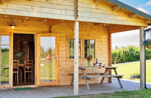 Okehampton Cabin | Pastures Green (Oak Tree Lane) Gorgeous rustic charm