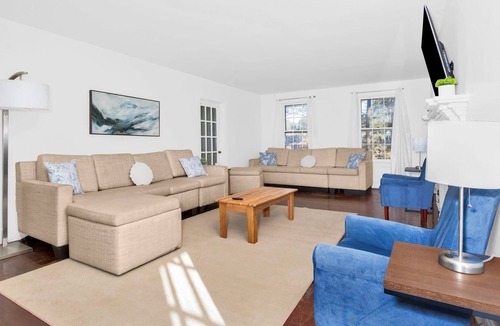 Terry Sanford House | Patio&Updated Kitchen! Central- Spring in Haymount
