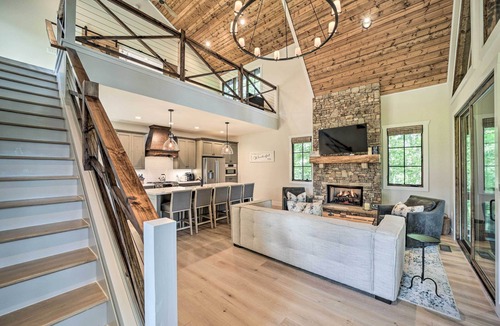 Glenville House | Patio w/Fireplace: Glenville Resort Retreat!