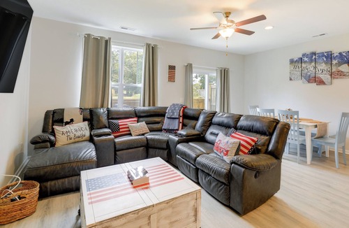 Hampstead House | Patriotic Hampstead Retreat w/ Patio & Grill!