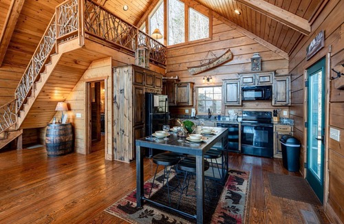 Topton Cabin | Paws Up-Luxury Log Cabin Rental, Mountain Views, High Speed Internet, Rafting, Fishing in Nantahala NC!