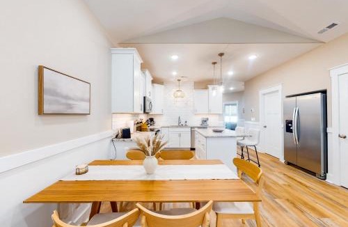 Tranquil Harbour House | Pawsitive Island Escape