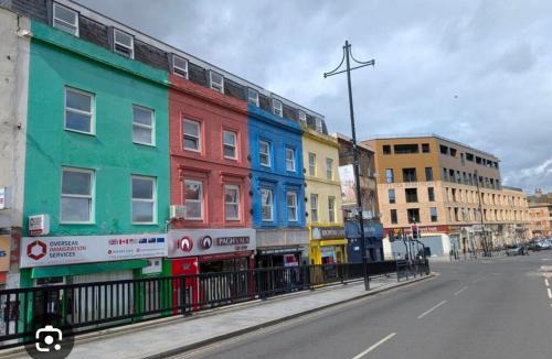 Southall Broadway Hostel | Pay and Sleep