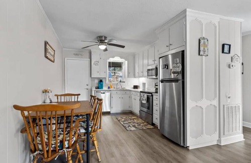 Emerald Isle Apartment | Peace of the Beach Unit B King size