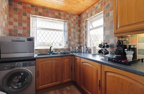 Bramley House | Peaceful 2-Bed Smart Bungalow with Garden