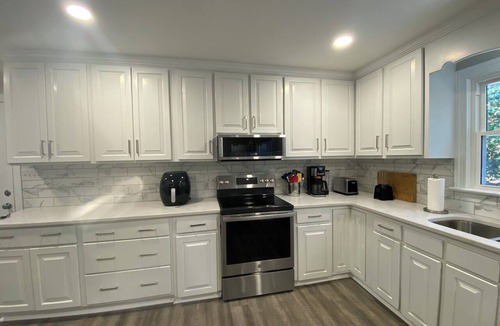Brookhaven House | Peaceful 3BR NW Raleigh Ranch Home. Pet friendly, RDU, UNC/Rex, Crabtree Mall
