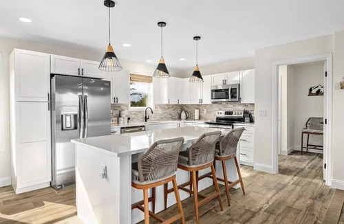 Marshall House | Peaceful 5 BR Home w/Stunning Views & Game Room!