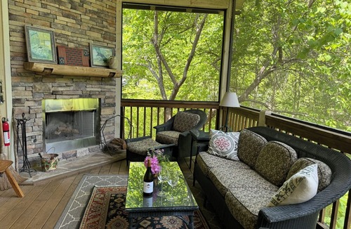 Bear Lake Reserve Cottage | Peaceful Bear Lake Reserve home near Castle Ladyhawke wedding venue & Cashiers