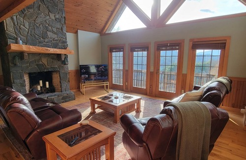 Green Mountain Cabin | Peaceful Cabin Retreat with Amazing Views