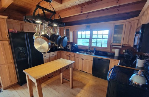 Green Mountain Cabin | Peaceful Cabin Retreat with Amazing Views