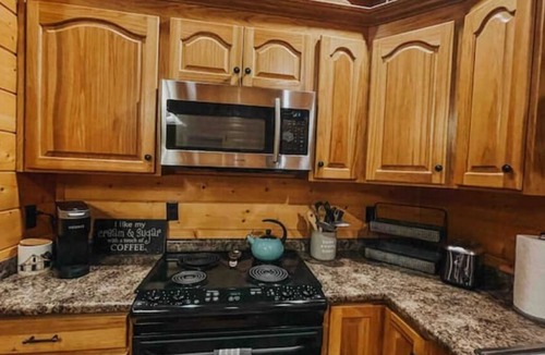 Altamont House | Peaceful Cabin: Trails, Winery, Fire-pit & 12 Acr