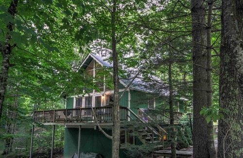 Charter Hills Ski Chalet | Peaceful Chalet Close to Skiing