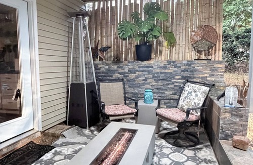 North Raleigh House | Peaceful & cozy, North Hills/3 bedroom w/firepit