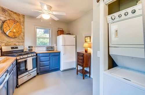 Hendersonville Cabin | Peaceful Hendersonville Cabin - Hot Tub & Fire Pit