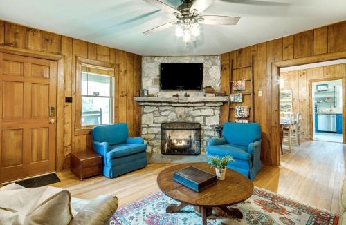 Hendersonville House | Peaceful Hendersonville Cabin - Hot Tub and Fire Pit