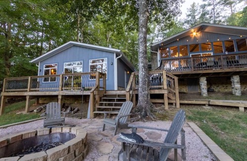 Macon House | Peaceful lakehouse on deep water cove, firepit, tiki bar