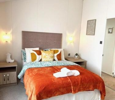 Chichester Resort | Peaceful Lakeside Chalet - LONG TERM STAYS Welcome