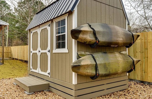 Centre House | Peaceful Lakeside Covered Airstream with Firepit & Kayaks Near Centre, AL