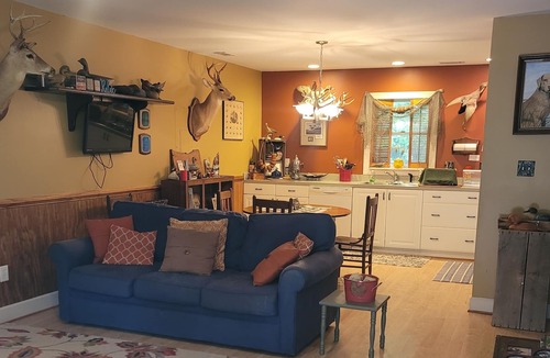 Beaufort Apartment | Peaceful lodge overlooking a beautiful pond