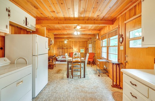 Lumberton House | Peaceful Lumberton Home - 7 Mi to Dtwn Riverwalk!