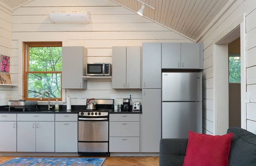 Mars Hill Cottage | Peaceful mountain modern cottage near Mars Hill & Asheville, river view - access
