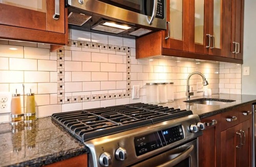 Cherry Condo | Peaceful Myers Park 2BR King Condo | Porch