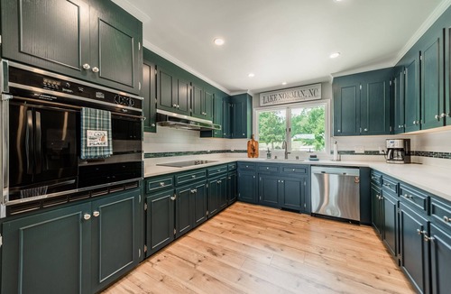 Terrell House | Peaceful Point Lodge by SoCharm | 180º Views of Lake Norman!