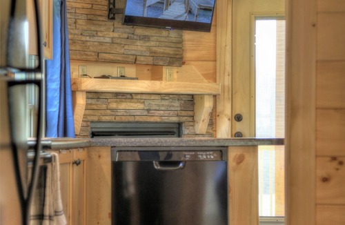 Topton Cabin | Peaceful & Romantic Log Cabin w/Hot Tub+Fireplace+Wi-Fi