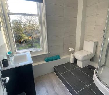 Reading Apartment | Peaceful Studio for 2 with Ensuite & Private Kitchen