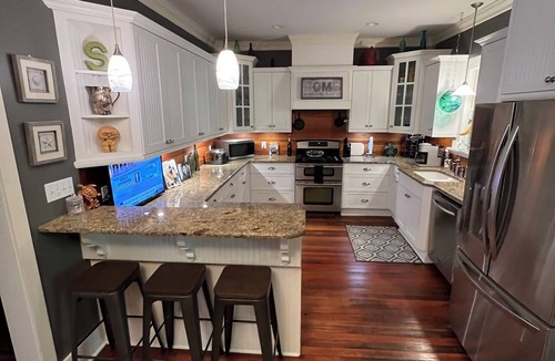 North Augusta House | Peach Jam Luxury Gentleman's Retreat ~ 5 BR BA One of a kind find!