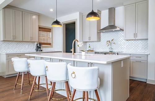 Eighth Avenue House | Peacock's Perch| Broadway 2mi| Rooftop HotTub -B