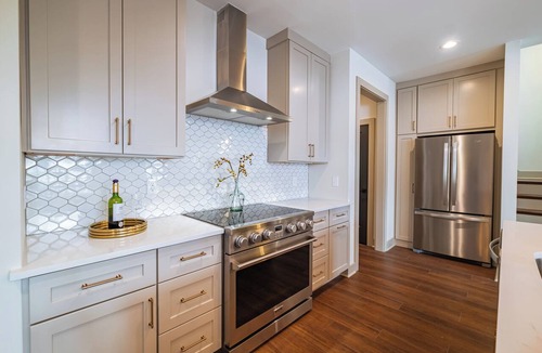 Eighth Avenue House | Peacock's Perch| Broadway 2mi| Rooftop HotTub -B