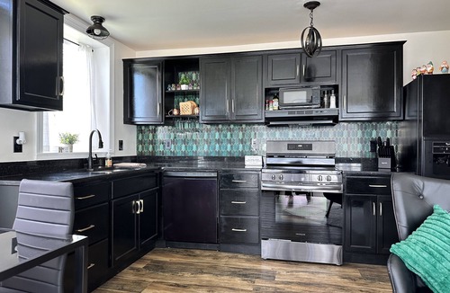Brasstown House | Peak-A-View Mountain Retreat: Cozy 2BR Getaway with Breathtaking Mountain Views!
