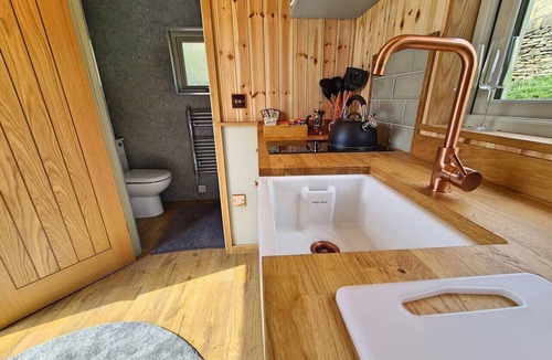 Hope Cabin | Peak District Shepherds Hut with incredible views