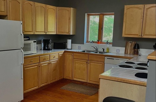 Murphy Cabin | Peakery Pines Nantahala Forest Mountain Escape in Western North Carolina