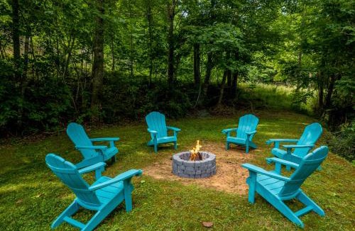 Whittier House | Pebble on The Creek