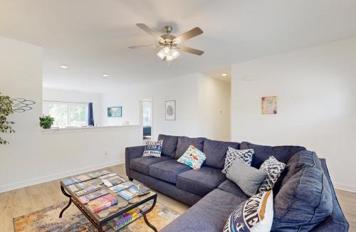 Southmont House | Pebble Point Cove