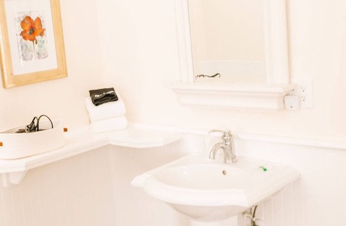 Edenton Bed & Breakfast | Pecan Room - Granville Queen Inn, Downtown Historic Edenton