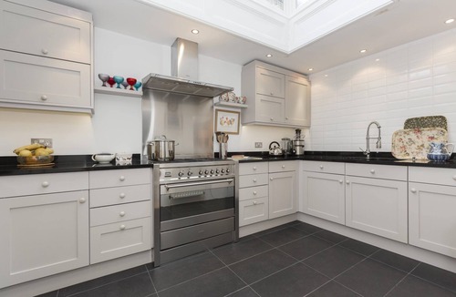 Campden Apartment | Peel Street III by onefinestay
