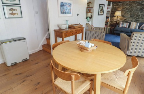 Porthleven Cottage | Pegs