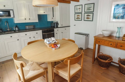 Porthleven Cottage | Pegs