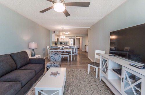 Wilmington Beach Condo | Pelican Watch 806 | Oceanfront + Community Pool!