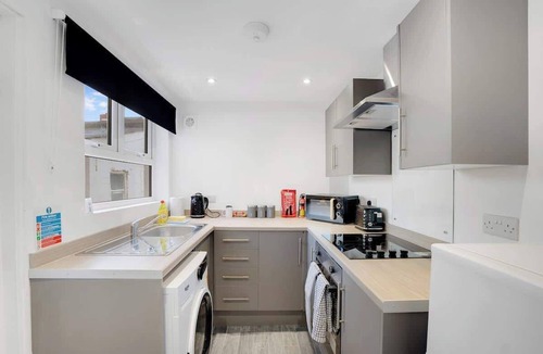 Stanley House | Perfect 4BR for Large Groups Sleeps 7 in Stanley