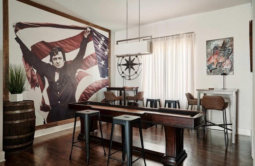 East Hill House | Perfect CMA Fest HQ, Rooftop 10 Mins to Downtown, Garage, Ping Pong, Karaoke, Axe Throwing, Shuffleboard, 10 Mins to Broadway, 5 Mins to Five Points, Perfect for Bachelors or Bachelorettes, 24 Hr Hospitality