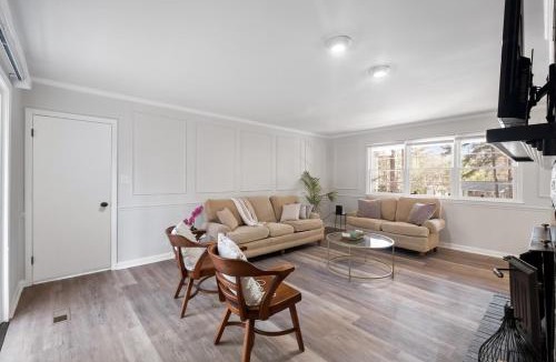 Garner House | Perfect cute home in Garner with firepit & king bed