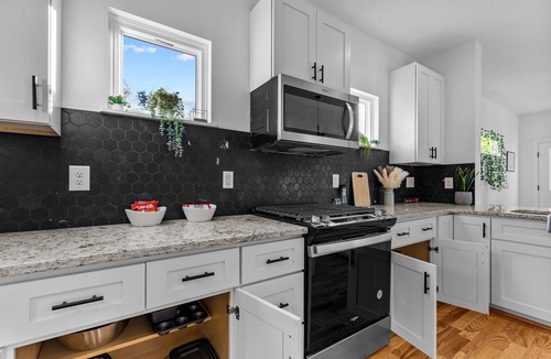 Downtown House | Perfect DT Escape - New Designer Executive Home